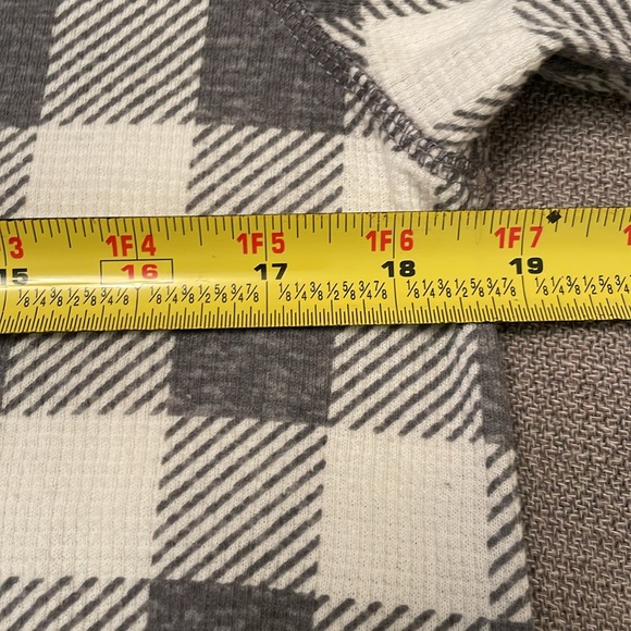 Cuddl Duds Warm Essentials Plaid Checkered Henley Thermal Top Gray White Large - Picture 7 of 9